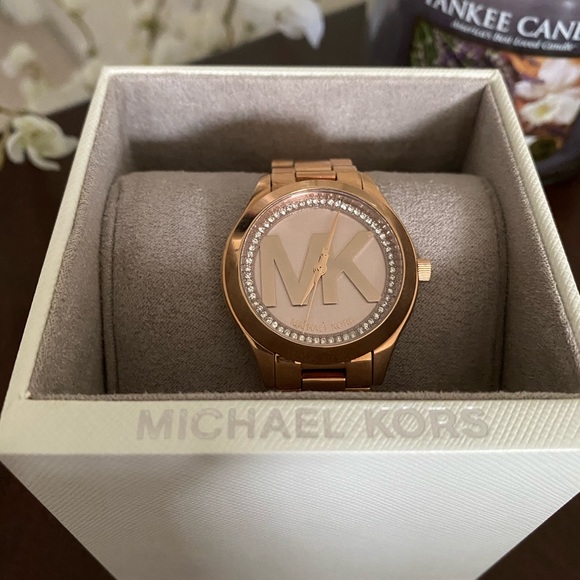 NWOT Michael Kors Watch - Picture 2 of 2